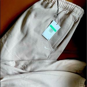 Baggy Nike sweats